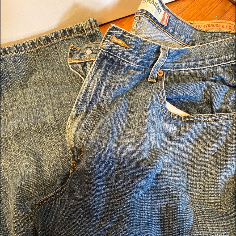 Levi’s - Picture 2 of 2